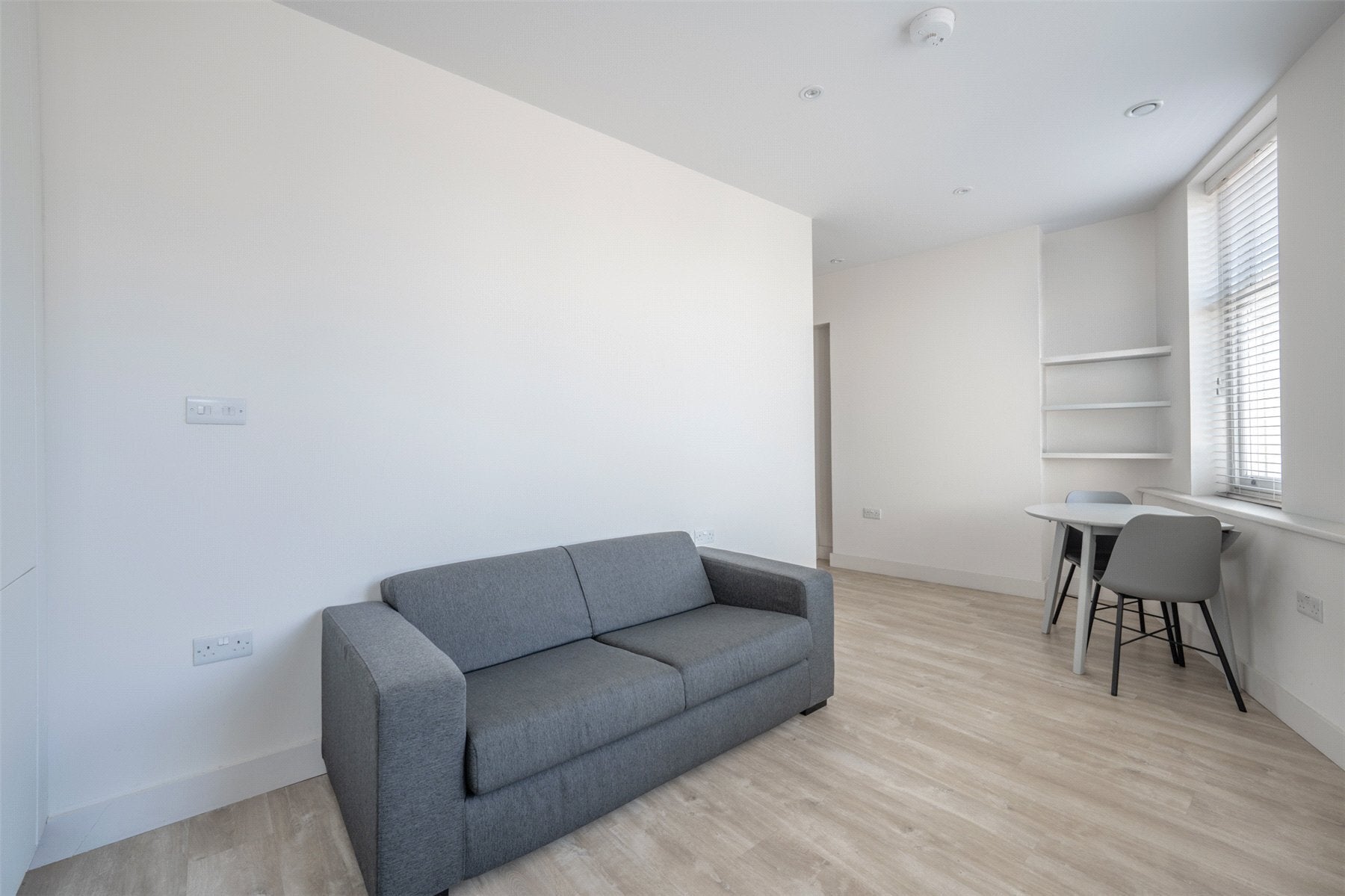 Flat Finchley Road in Greater London
