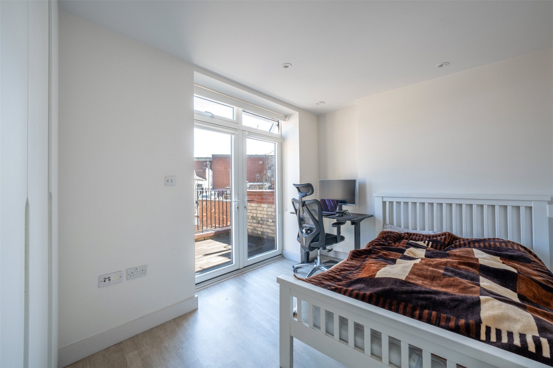 Flat Finchley Road in Greater London