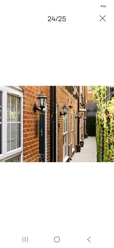 Room Nursery Avenue in Greater London