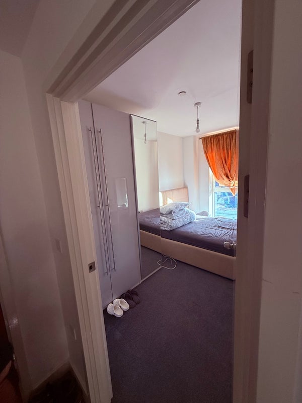 Room Plumstead Road in Greater London