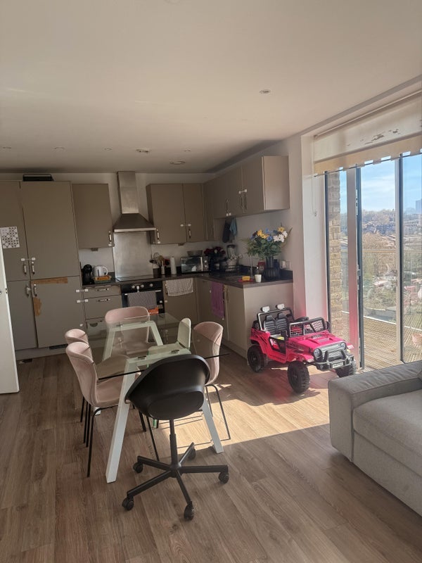 Room Plumstead Road in Greater London
