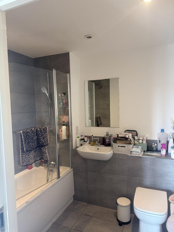 Room Plumstead Road in Greater London
