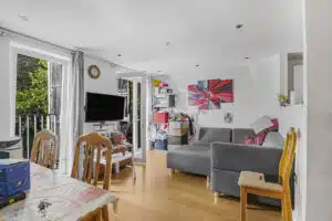 Flat Walton Road in Greater London