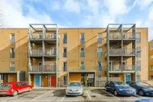 Flat Walton Road in Greater London