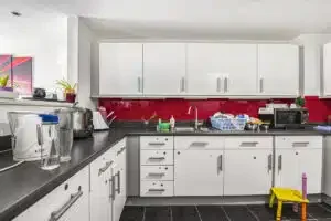 Flat Walton Road in Greater London
