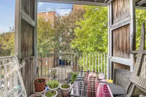 Flat Walton Road in Greater London
