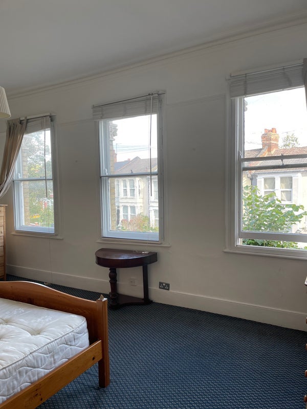 Room Mount Pleasant Road in Greater London