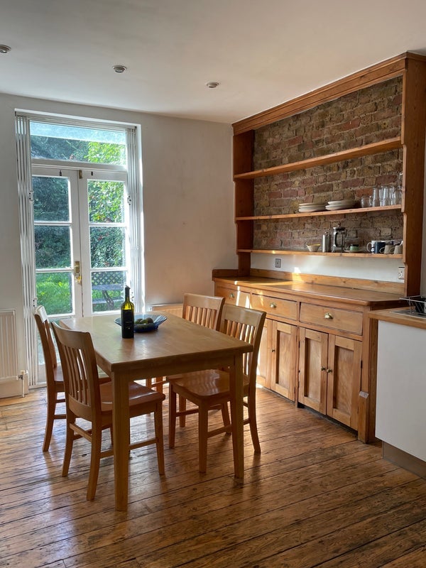Room Mount Pleasant Road in Greater London