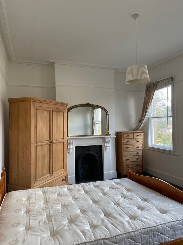 Room Mount Pleasant Road in Greater London