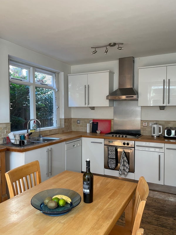 Room Mount Pleasant Road in Greater London