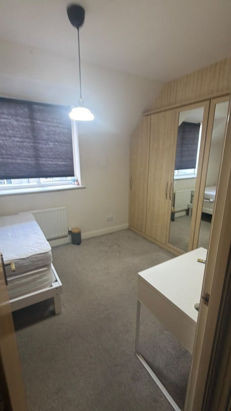 Room Bering Square in Greater London