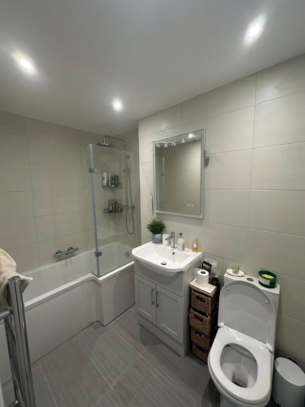 Room Brixton Road in Greater London