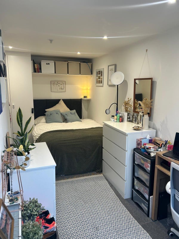 Room Brixton Road in Greater London