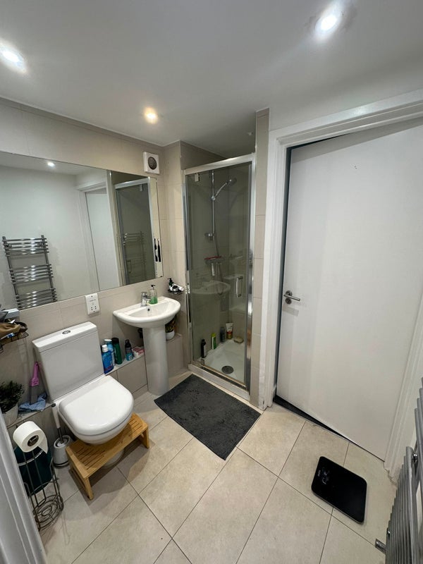 Room Brixton Road in Greater London