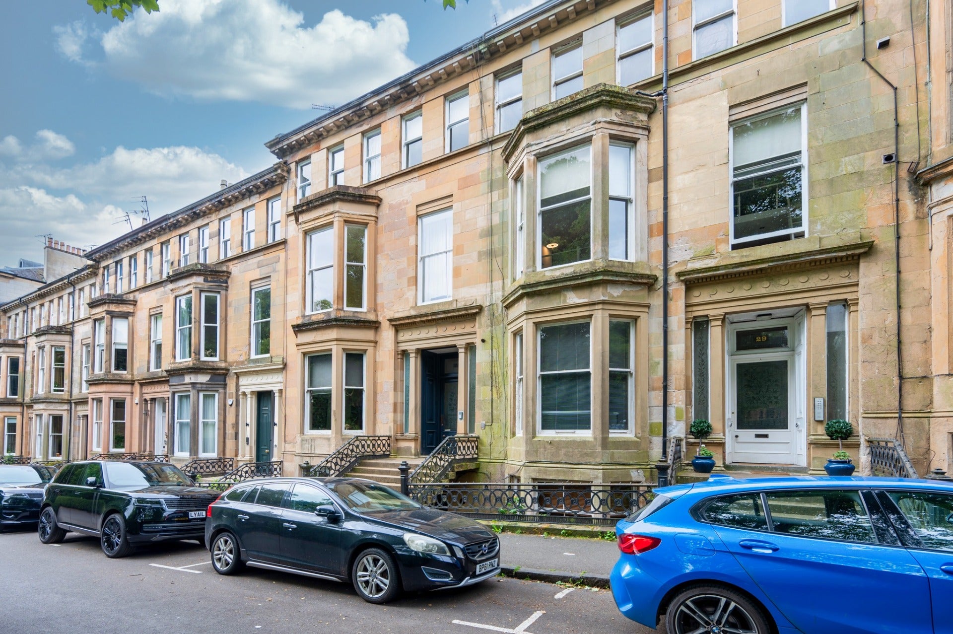 Flat Athole Gardens in Glasgow
