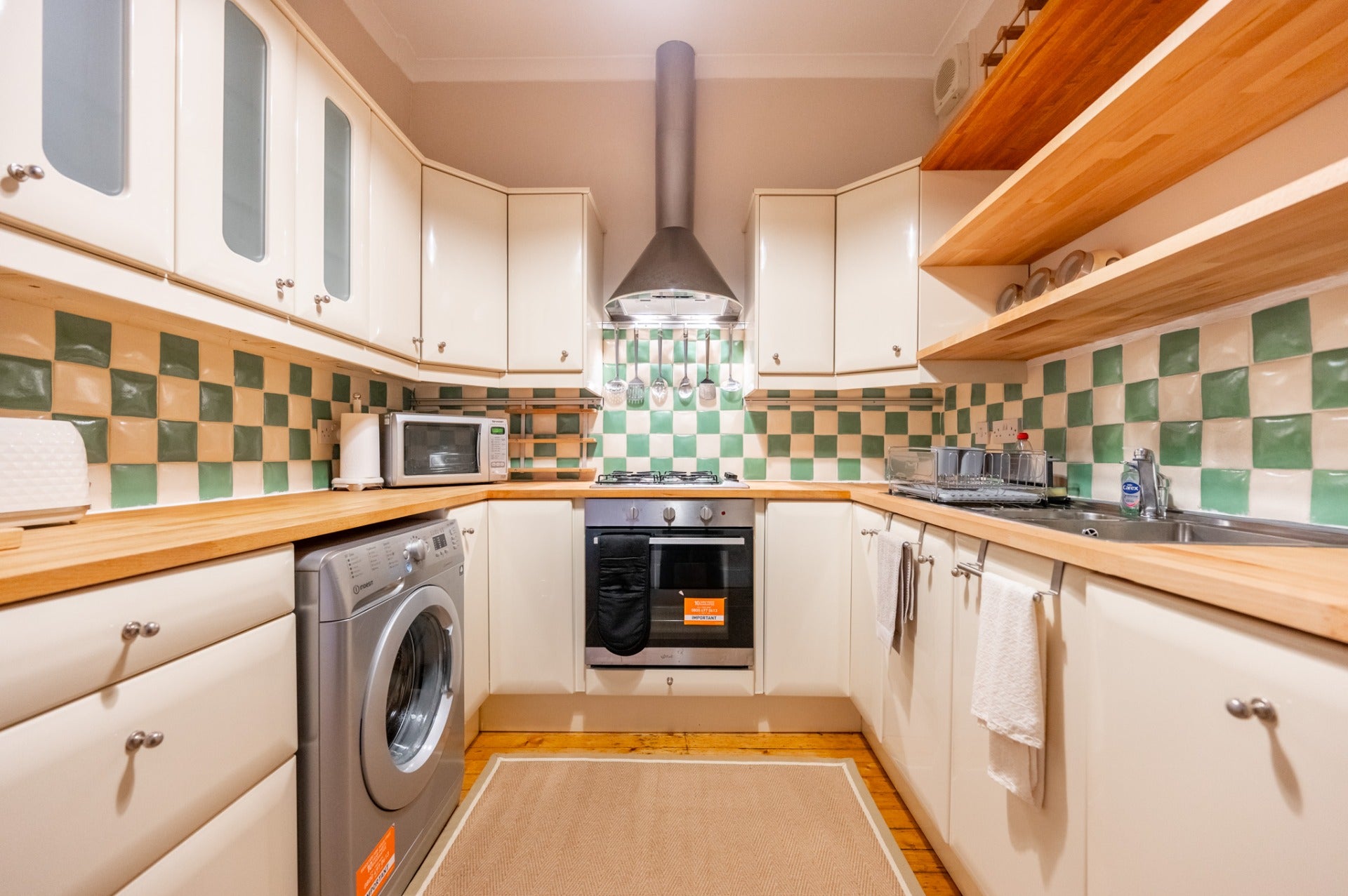 Flat Athole Gardens in Glasgow