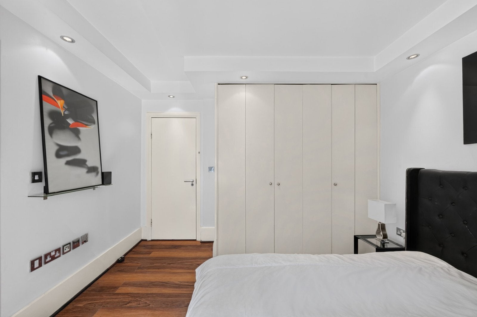 Flat Ridgmount Street in Greater London