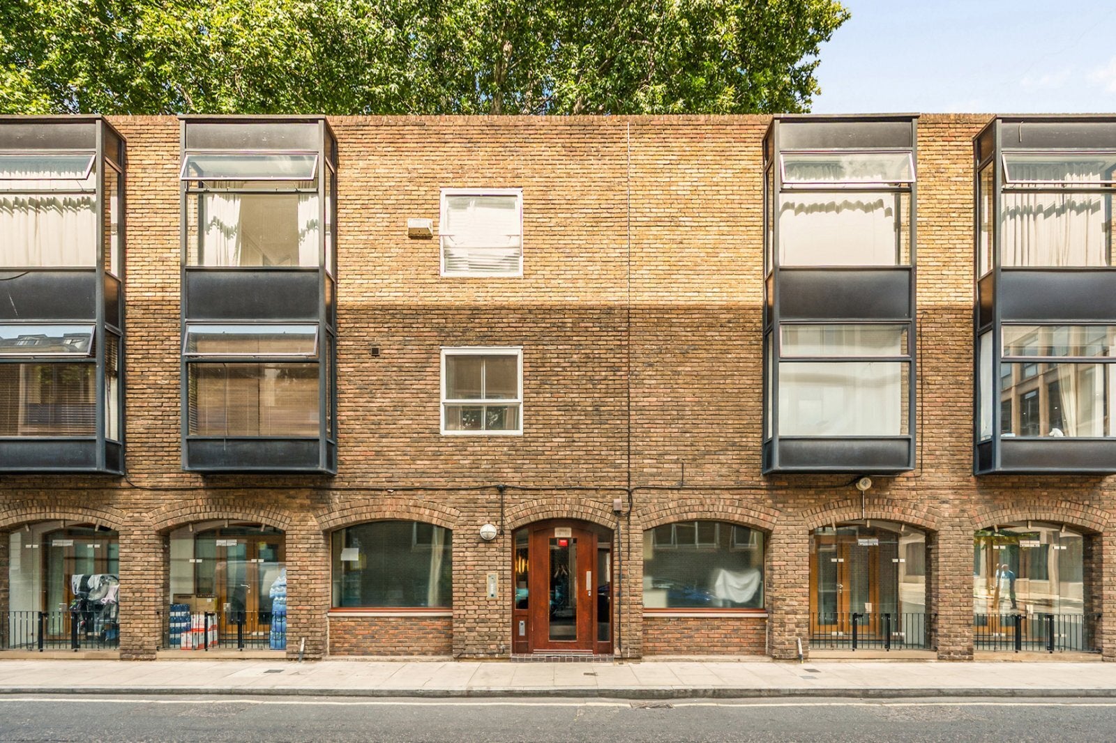 Flat Ridgmount Street in Greater London