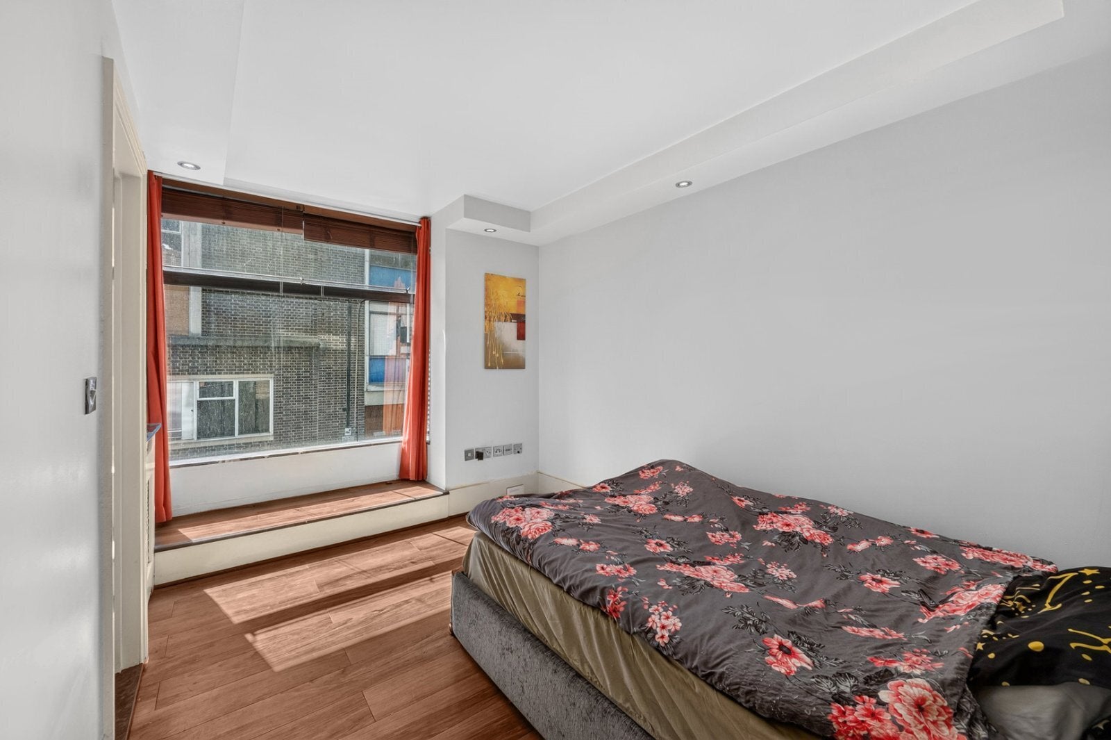 Flat Ridgmount Street in Greater London