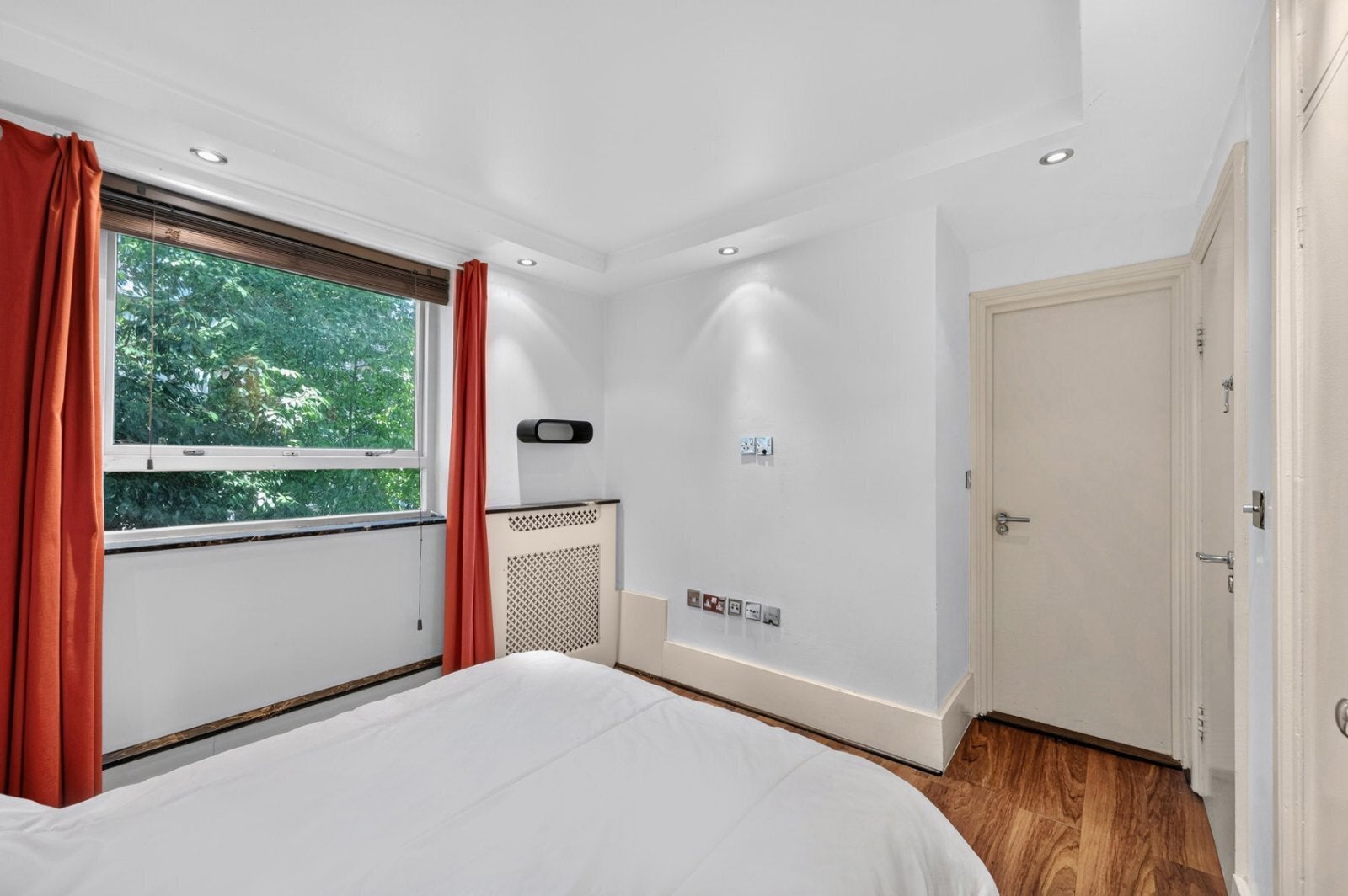 Flat Ridgmount Street in Greater London