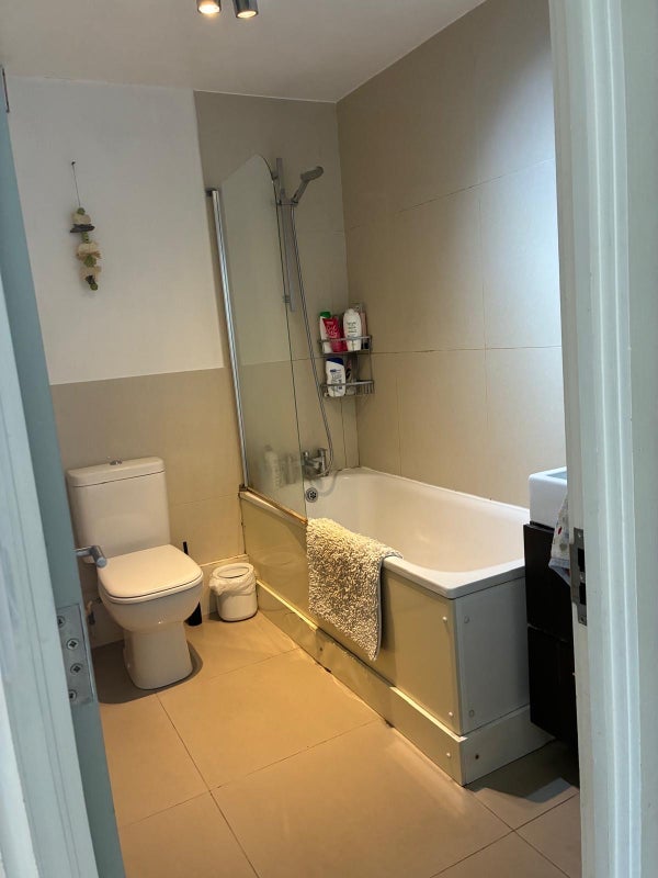 Room Thorparch Road in Greater London