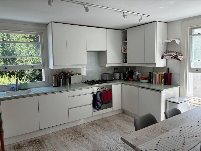 Room Thorparch Road in Greater London