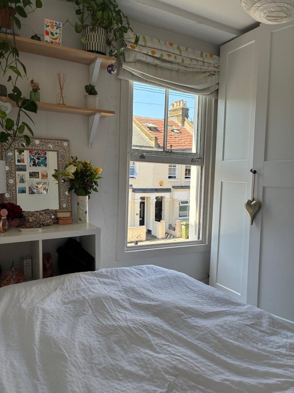 Room Thorparch Road in Greater London