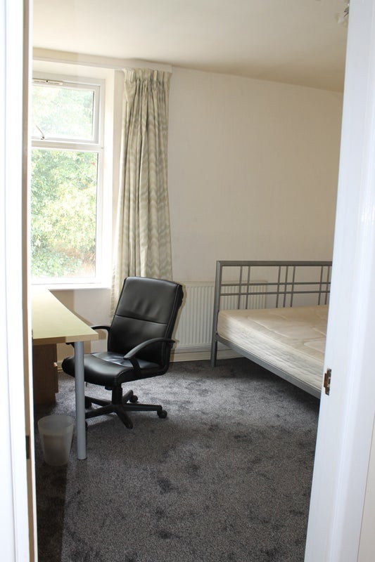 Room Rampart Road in Leeds