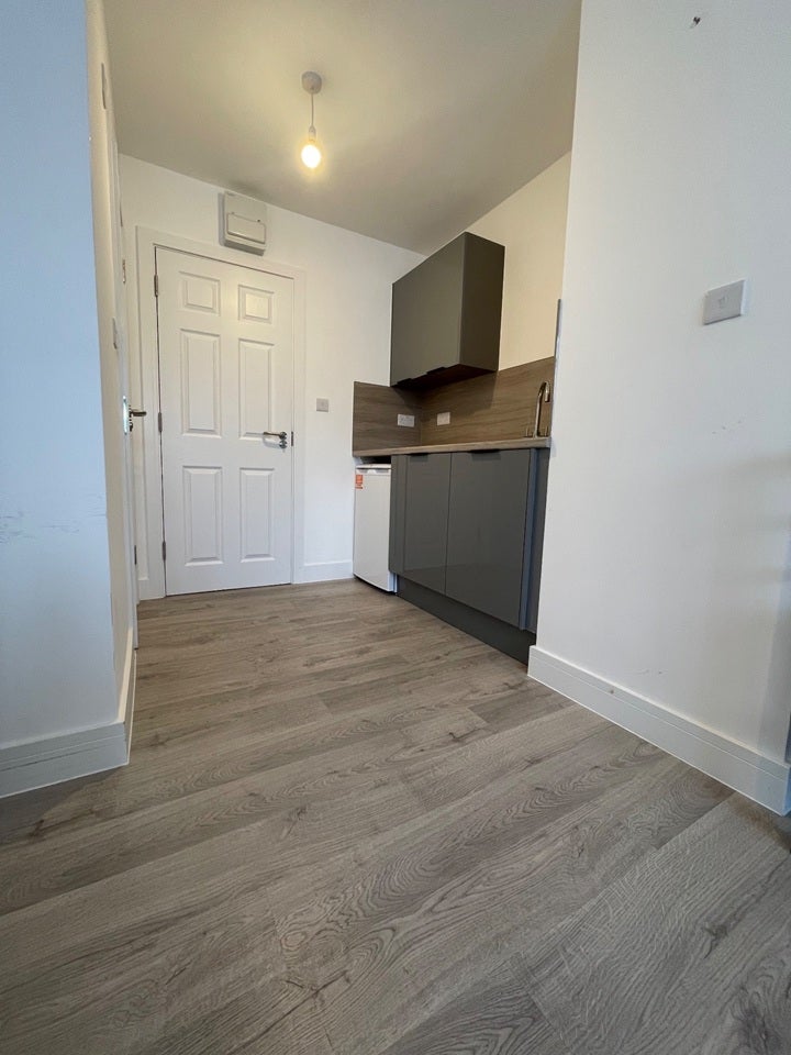 Flat Upsdell Avenue in Greater London