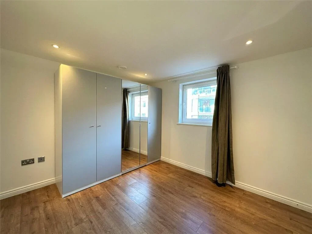 Flat London Road in Greater London