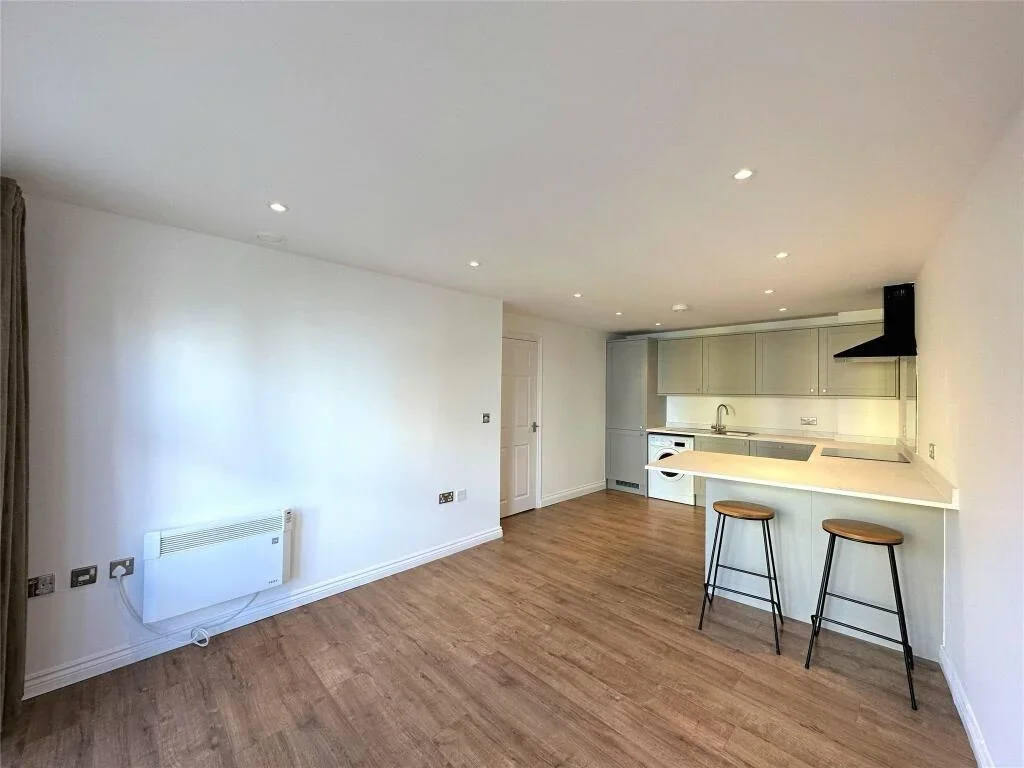 Flat London Road in Greater London