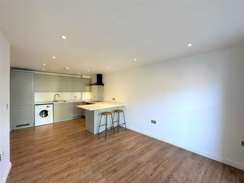 Flat London Road in Greater London