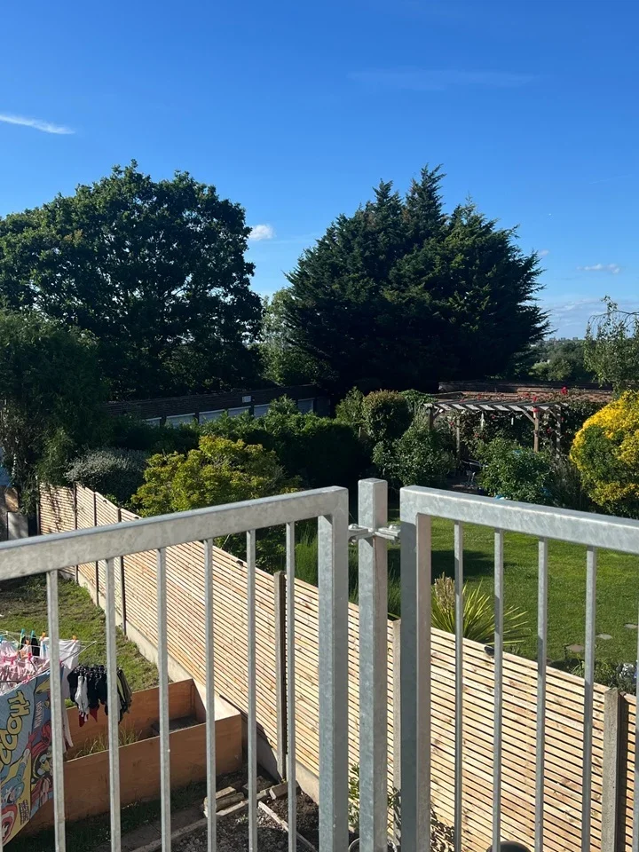 Flat Carters Hill Close in Greater London