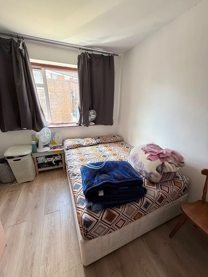 Room Marvels Lane in Greater London