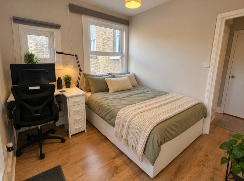 Room Southampton Way in Greater London