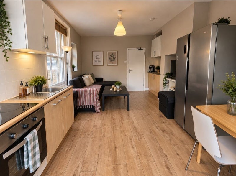Room Southampton Way in Greater London