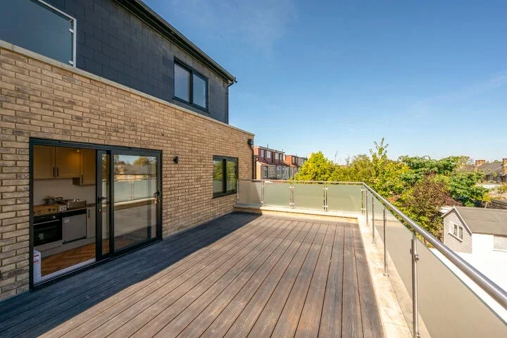 Flat Hazelwood Avenue in Greater London