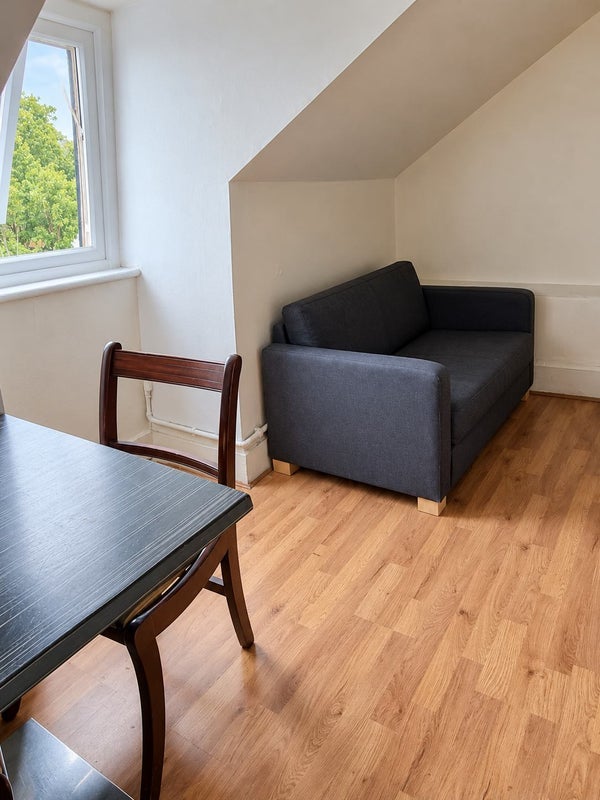 Flat Brockley Road in Greater London