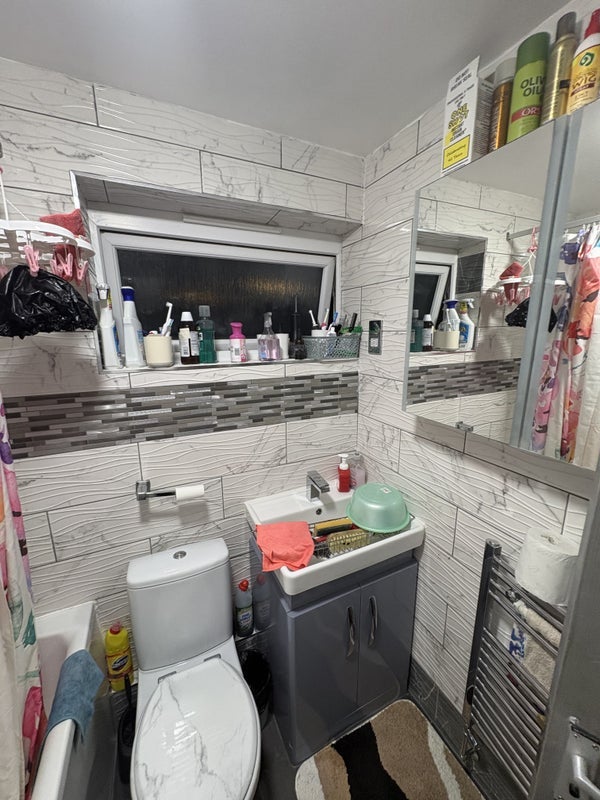 Room Lucorn Close in Greater London
