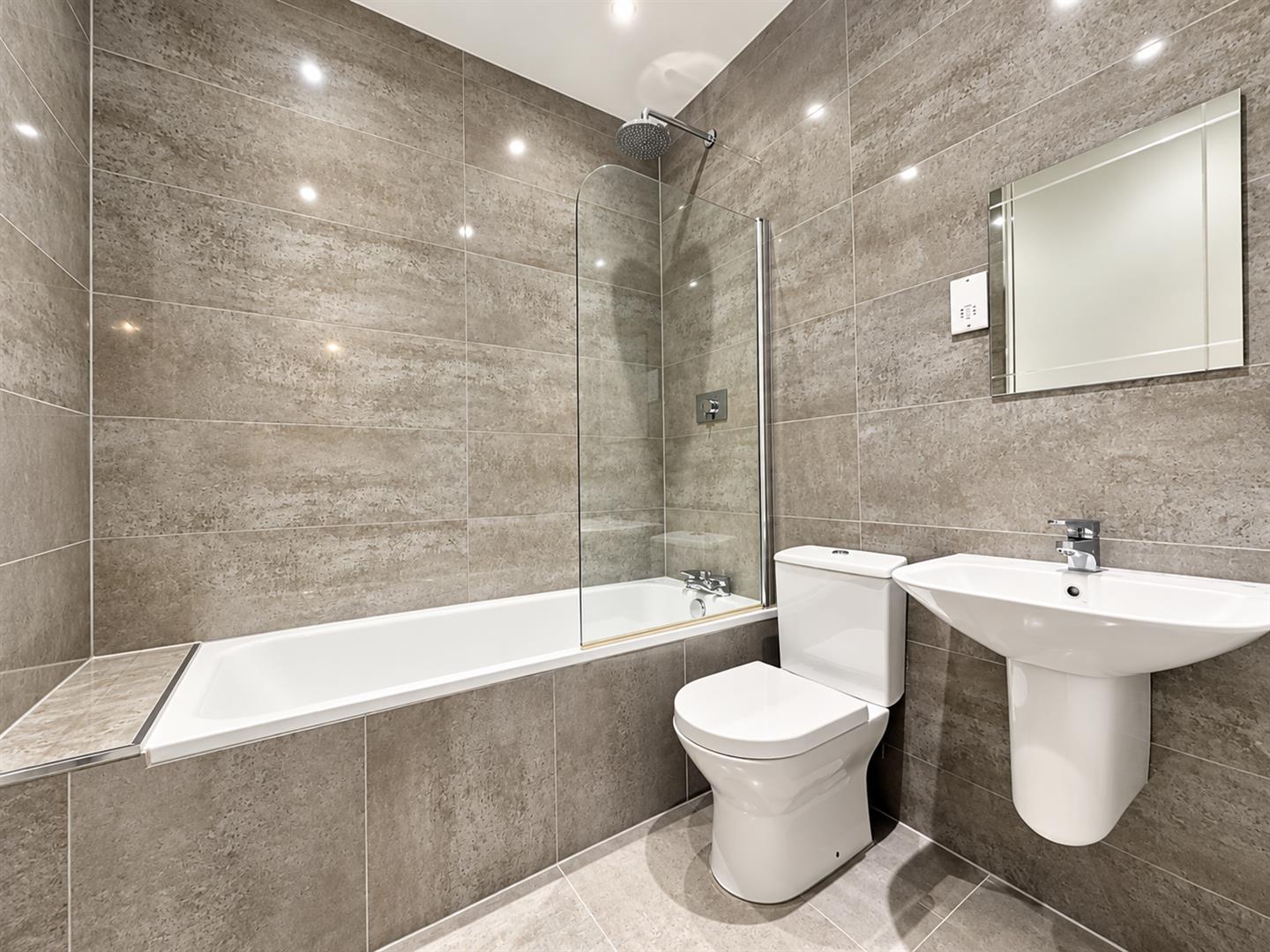 Flat Knoll Road in Surrey Heath