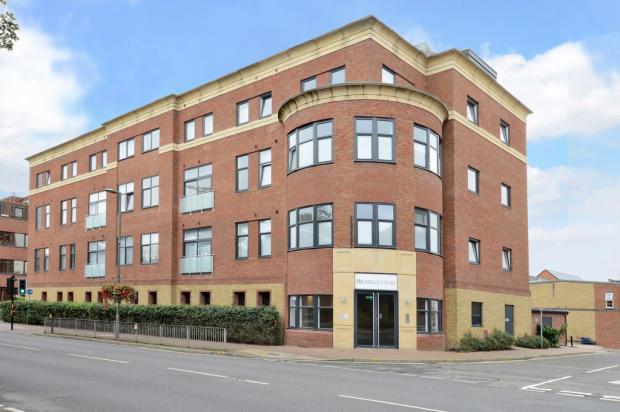 Flat Knoll Road in Surrey Heath