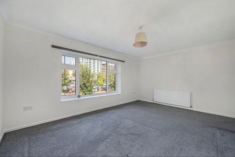 Flat Rushdene in Greater London