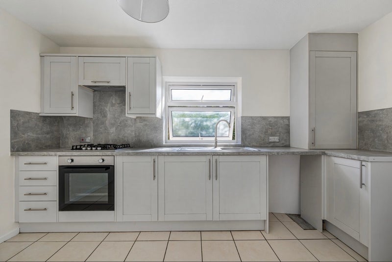 Flat Rushdene in Greater London