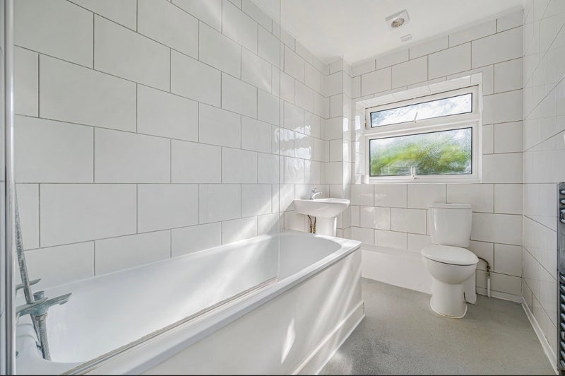 Flat Rushdene in Greater London