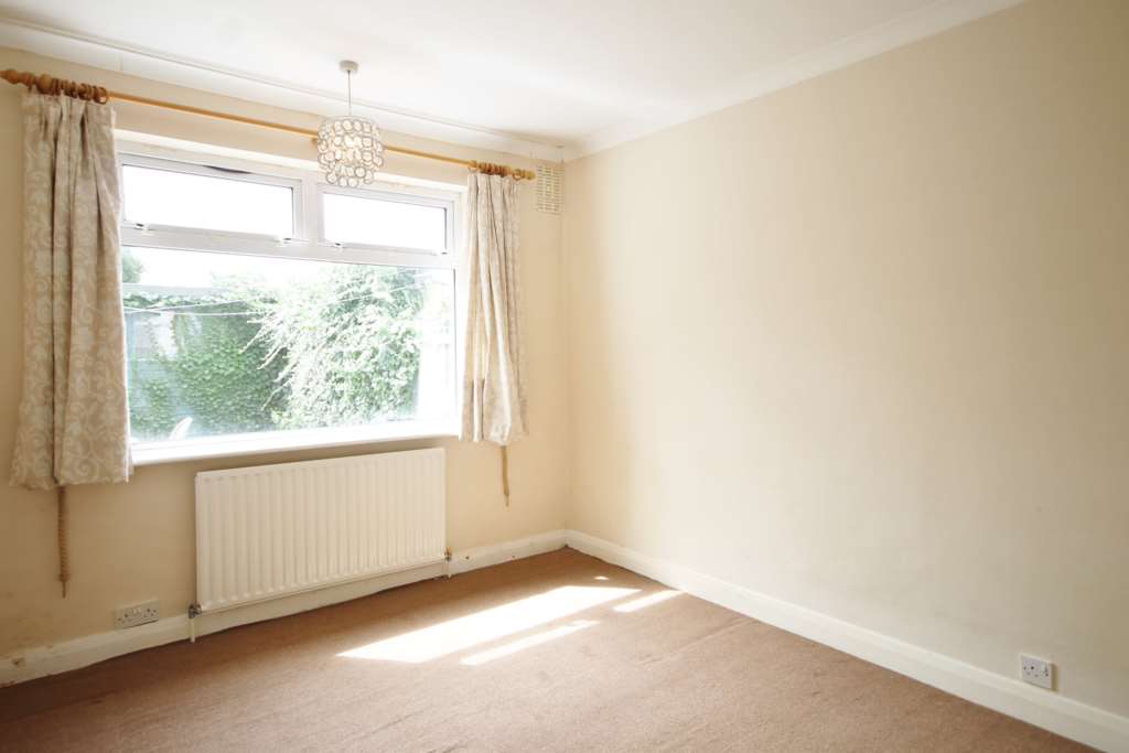 Flat Tudor Drive in Greater London