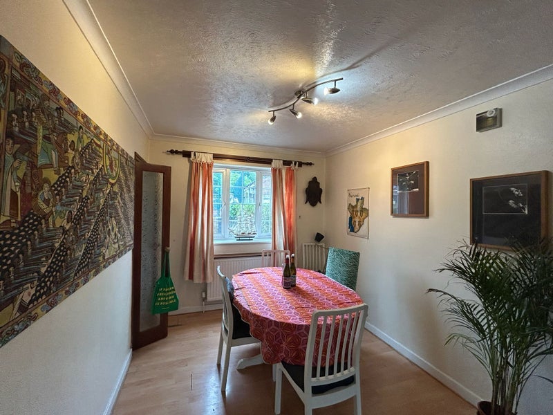 Room Vale Street in Greater London