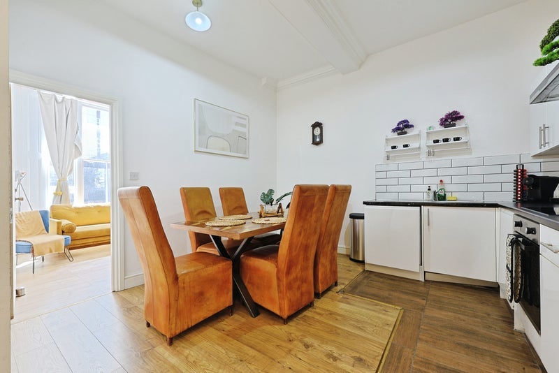 Room Lillie Road in Greater London