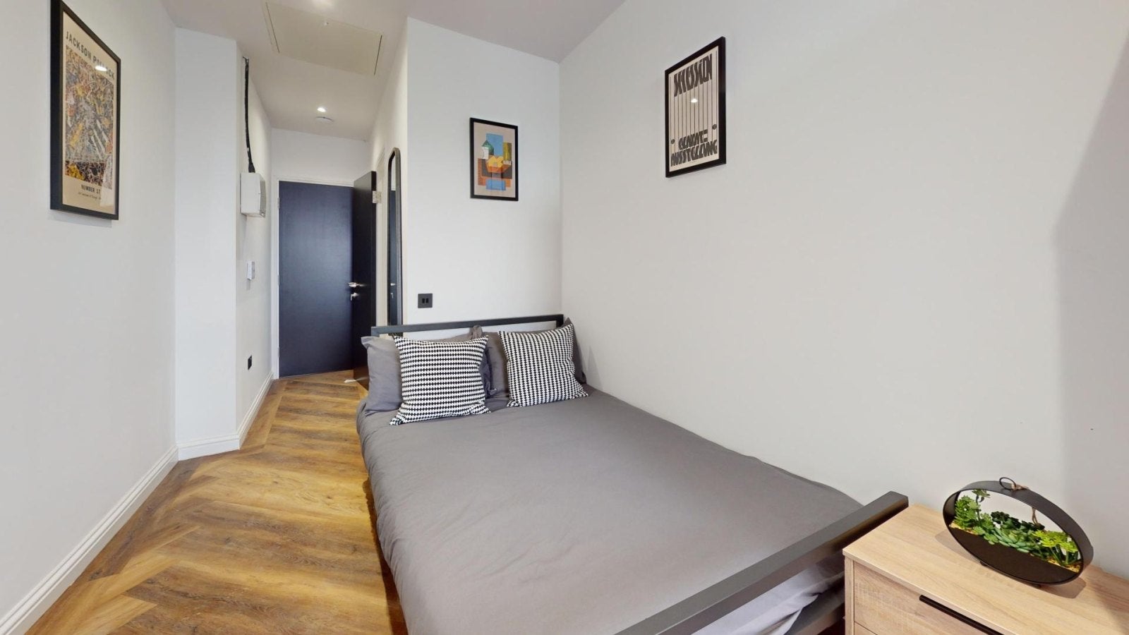 Room Thurloe Street in Manchester