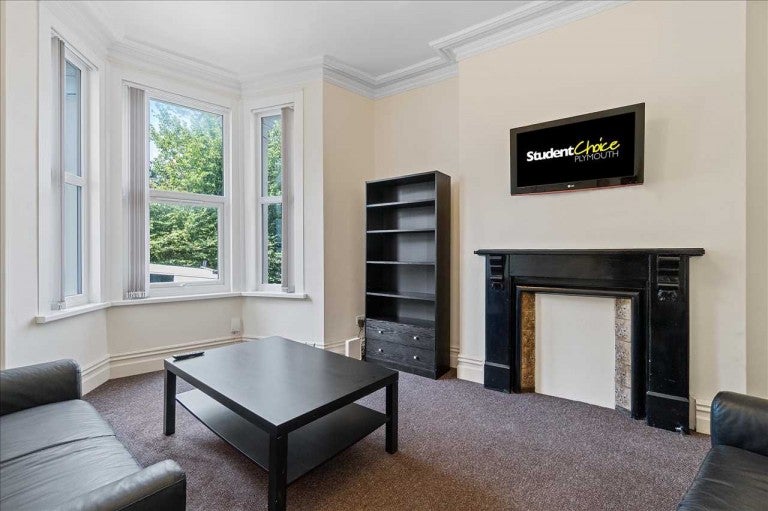 Room Lipson Road in Plymouth