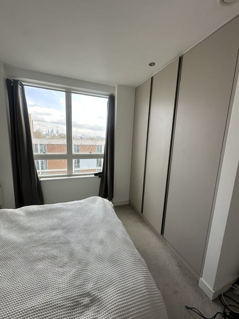 Room Grant Road in Greater London